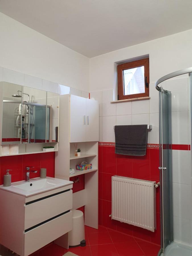 Apartament La Casa In Curte Comuna Appartamento Codlea Esterno foto